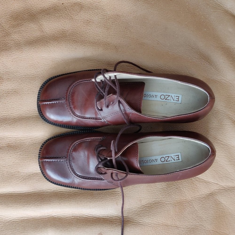 Leather shoes for ladies